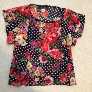 Short sleeve floral flowy blouse